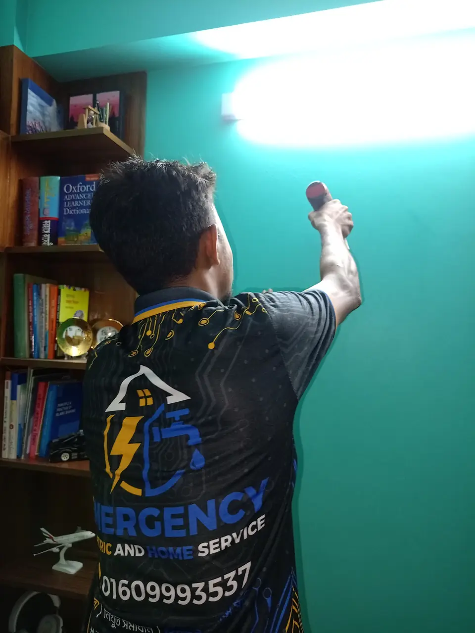 Wall drilling for a shelf installation